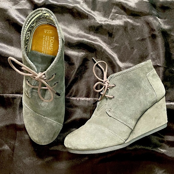 Toms Solid Gray Wedges - Picture 1 of 9